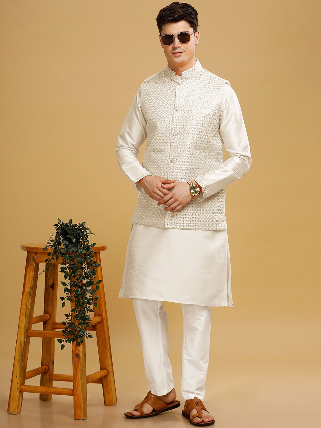 

Anouk Mandarin Collar Regular Sequinned Dupion Silk Kurta with Pyjamas & Nehru Jacket, Off white