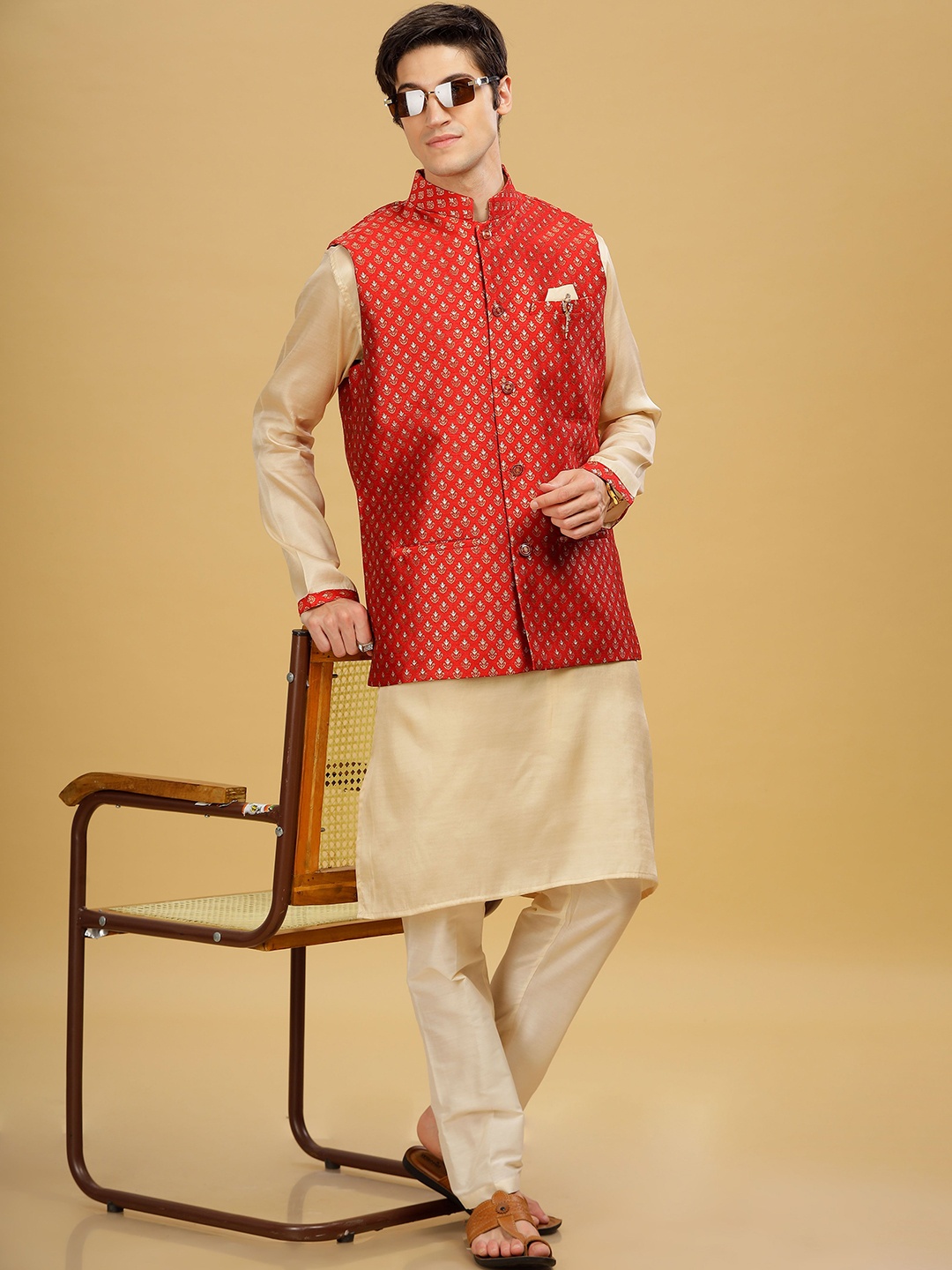 

Anouk Regular Mandarin Collar Dupion Silk Straight Kurta With Pyjamas & Nehru Jacket, Cream