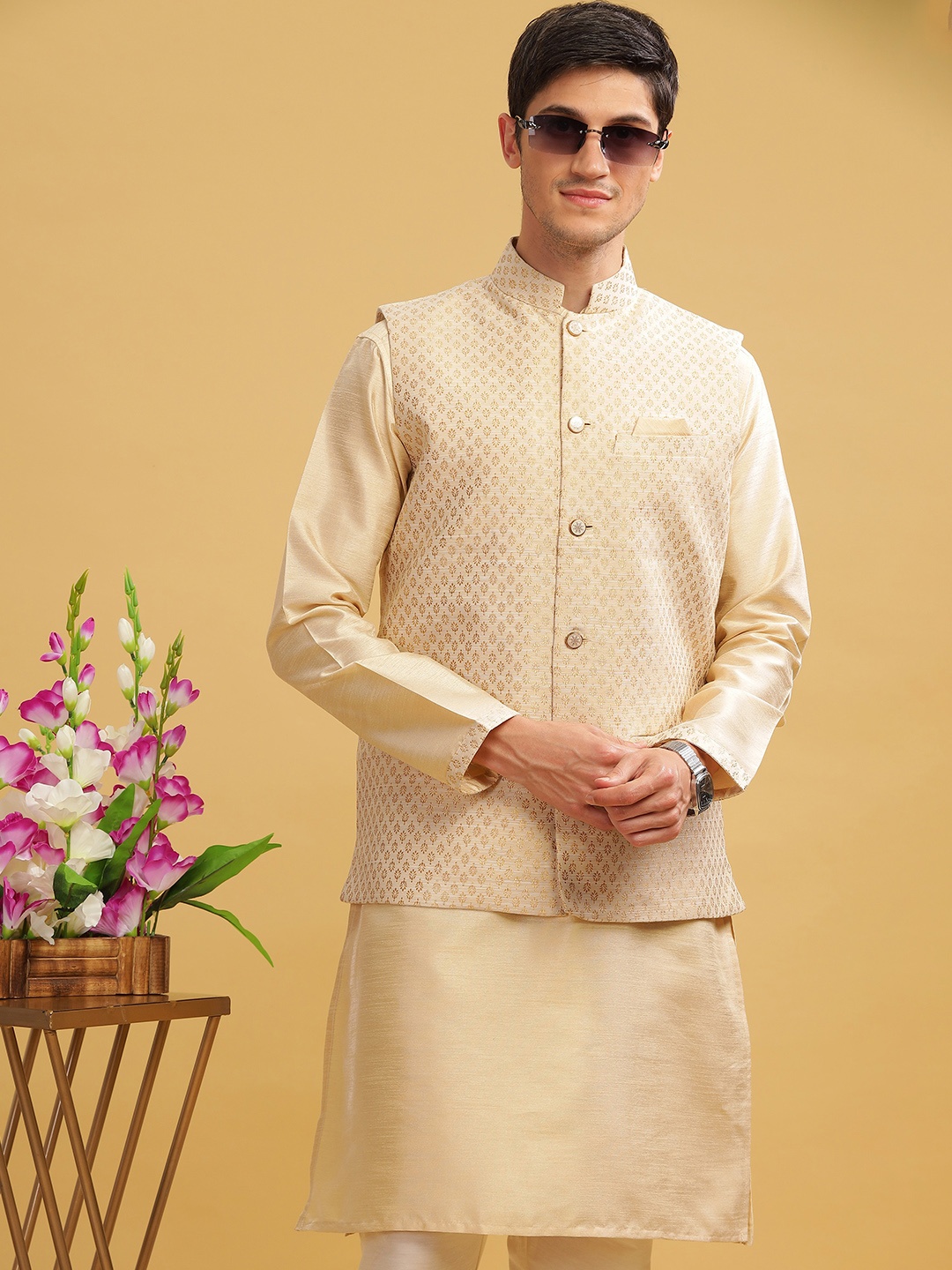 

Anouk Cream Coloured Straight Dupion Silk Kurta with Pyjamas & Nehru Jacket