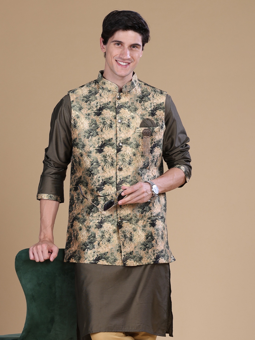 

Anouk Green Straight Dupion Silk Kurta with Pyjamas & Nehru Jacket, Brown