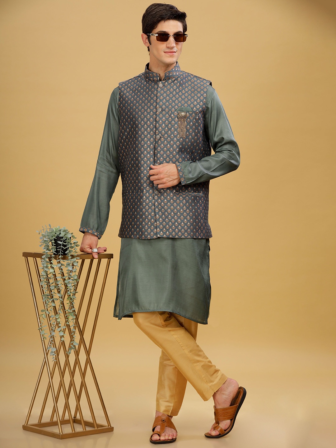 

Anouk Mandarin Collar Regular Dupion Silk Straight Kurta With Pyjamas & Nehru Jacket, Green