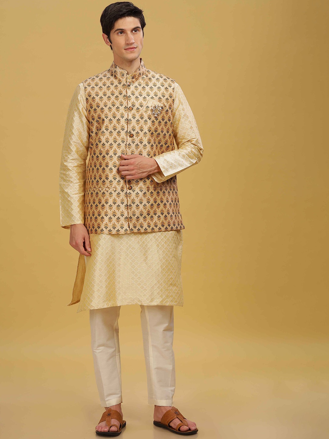 

Anouk Floral Printed Regular Dupion Silk Kurta with Pyjamas & Nehru Jacket, Yellow