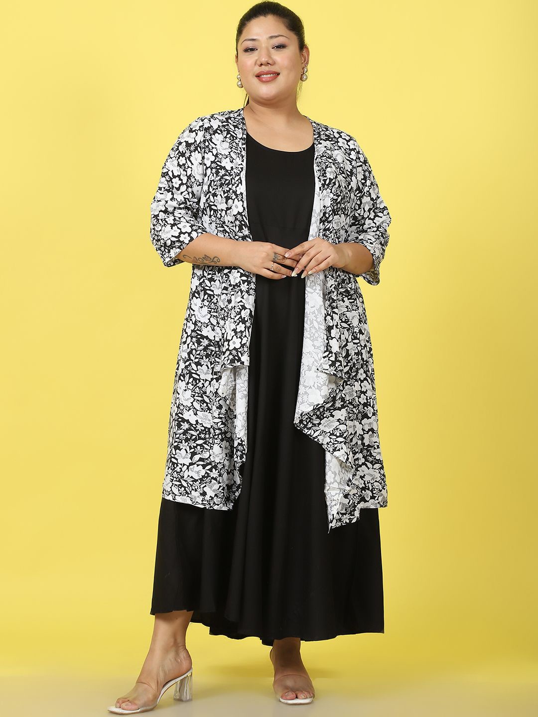 

theRebelinme Plus Size Floral Printed Maxi Dress With Shrug, Black