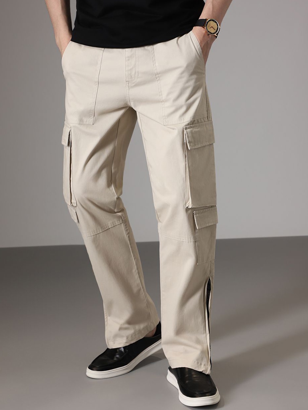 

Banana Club Men Relaxed Cargos Trousers, Cream