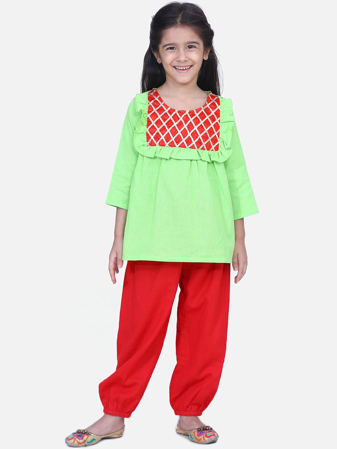

BownBee Girls Geometric Yoke Design Regular Pure Cotton Kurti With Harem Pants, Green