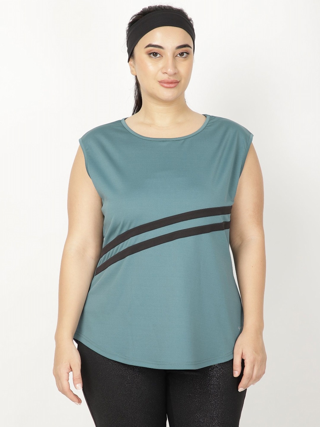 

STUDIOACTIV Women Solid Regular Fit T-shirt, Olive
