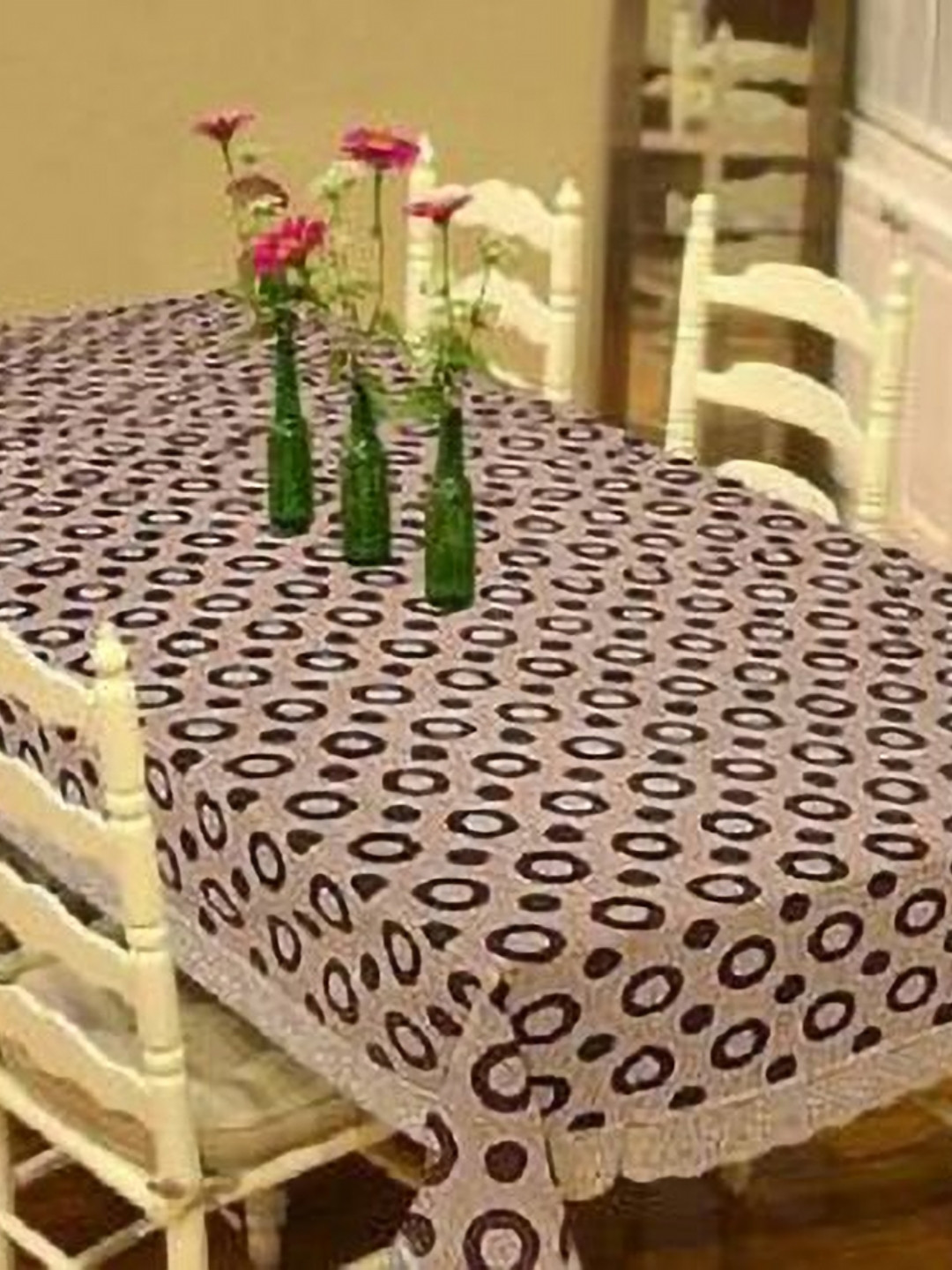 

Dakshya Industries Beige & Black Geometric Printed Waterproof 6-Seater Table Cover