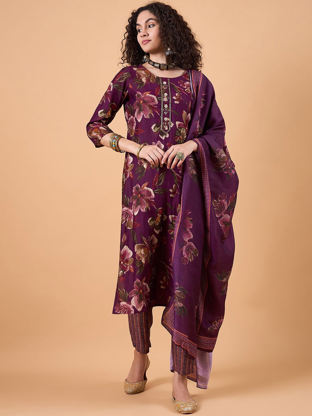 

swatika Floral Printed Regular Beads and Stones Straight Kurta Set, Burgundy