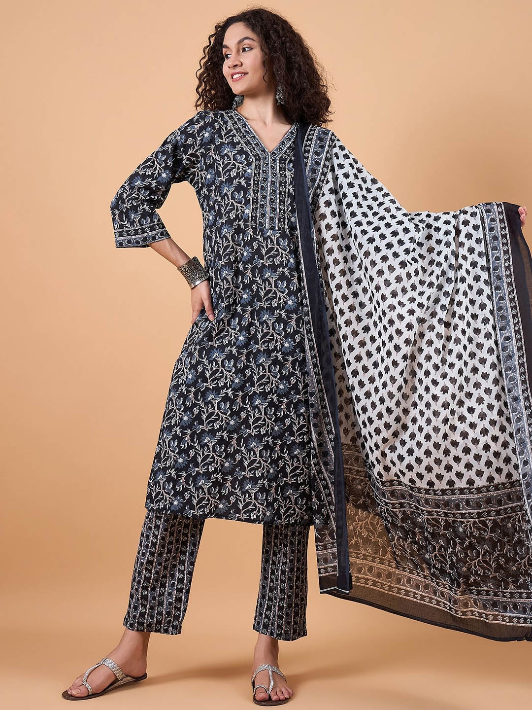 

swatika Floral Printed Regular Pure Cotton Straight Kurta with Trousers & With Dupatta, Black