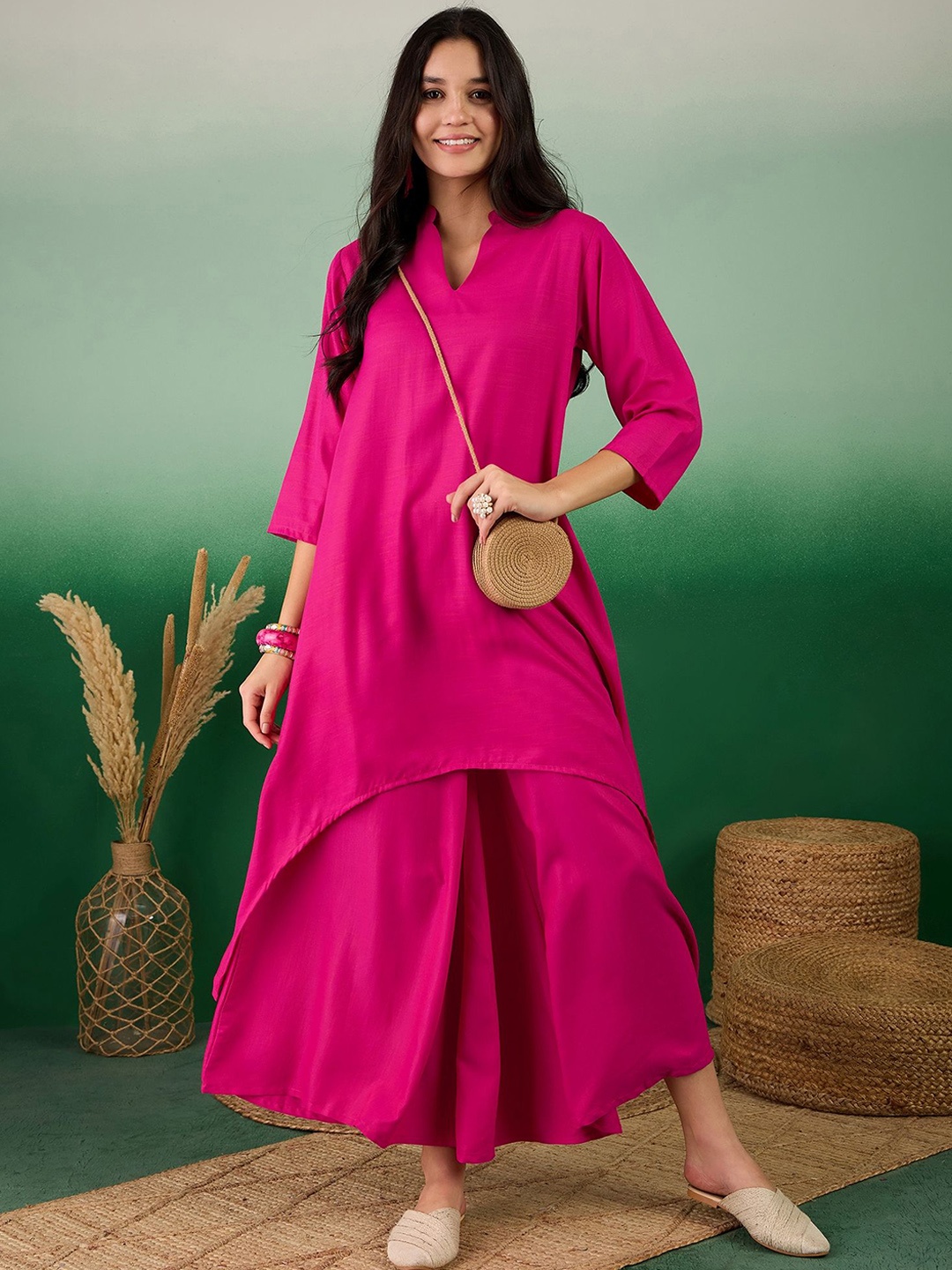 

Sangria Mandarin Collar A-Line Kurta With Palazzo, Fuchsia