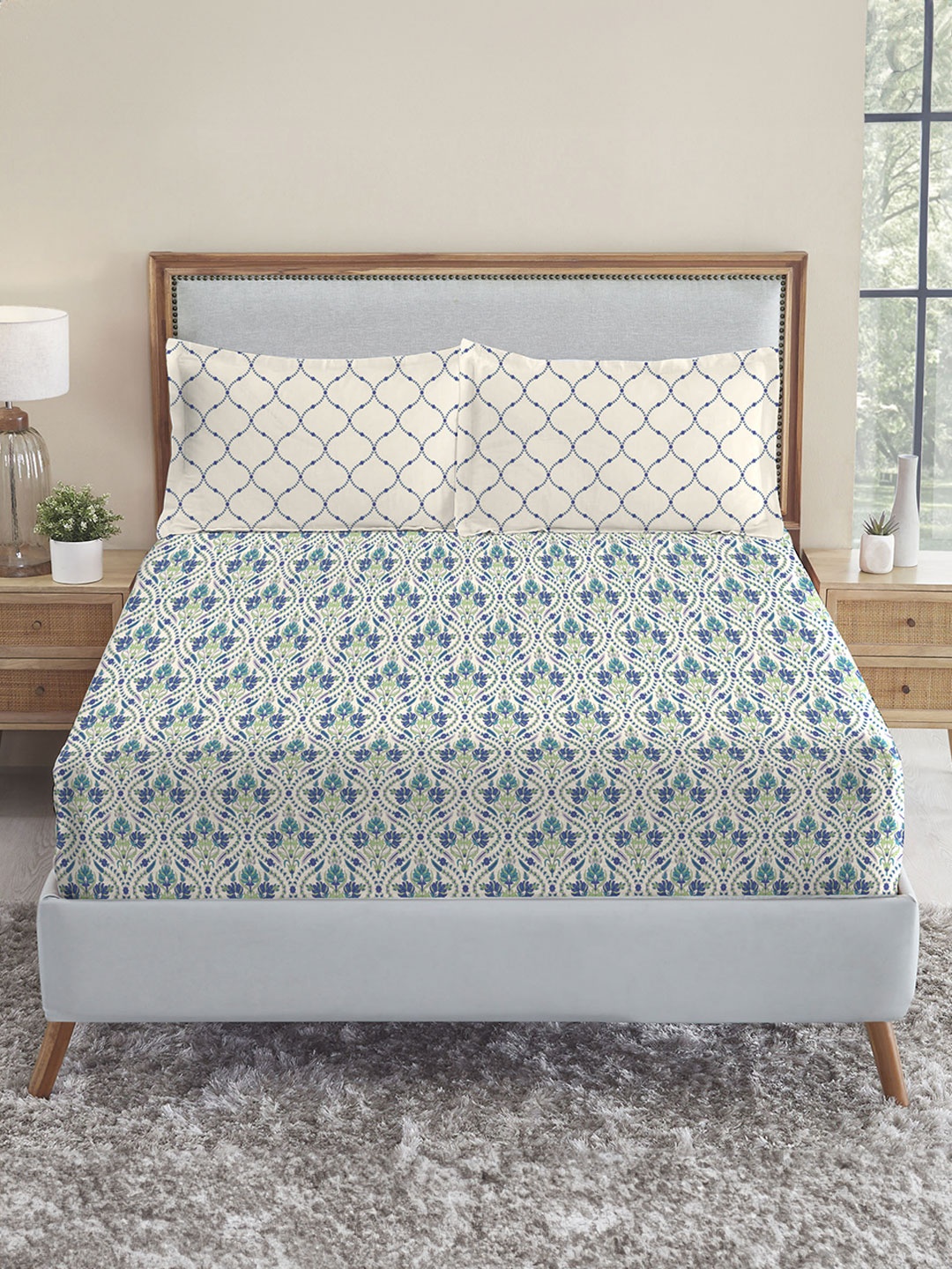 

MYTRIDENT Beige & Blue Floral Cotton 144 TC King Bedsheet with 2 Pillow Covers