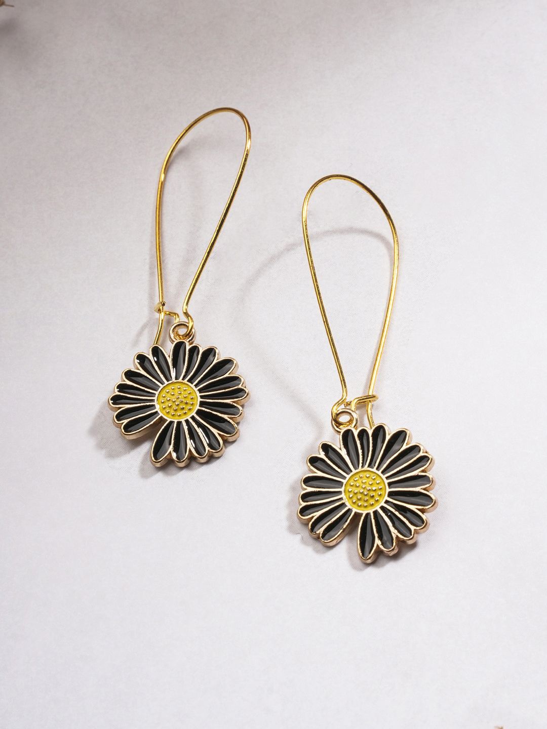 

EL REGALO Contemporary Hoop Earrings, Gold