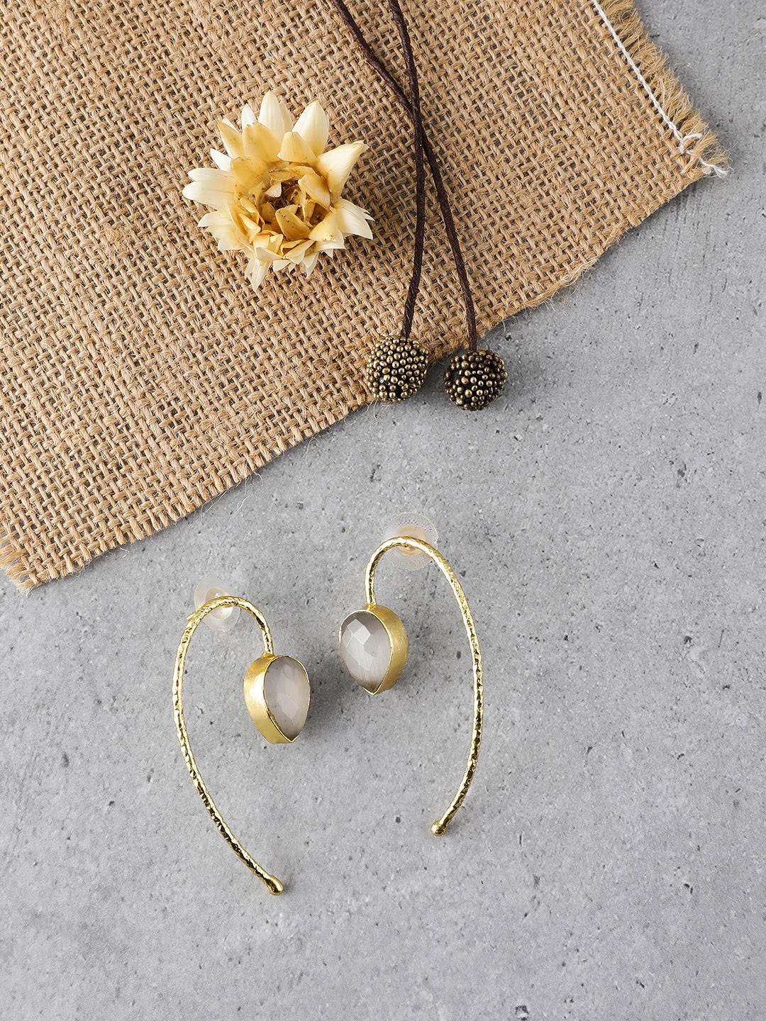

EL REGALO Contemporary Ear Cuff Earrings, Gold