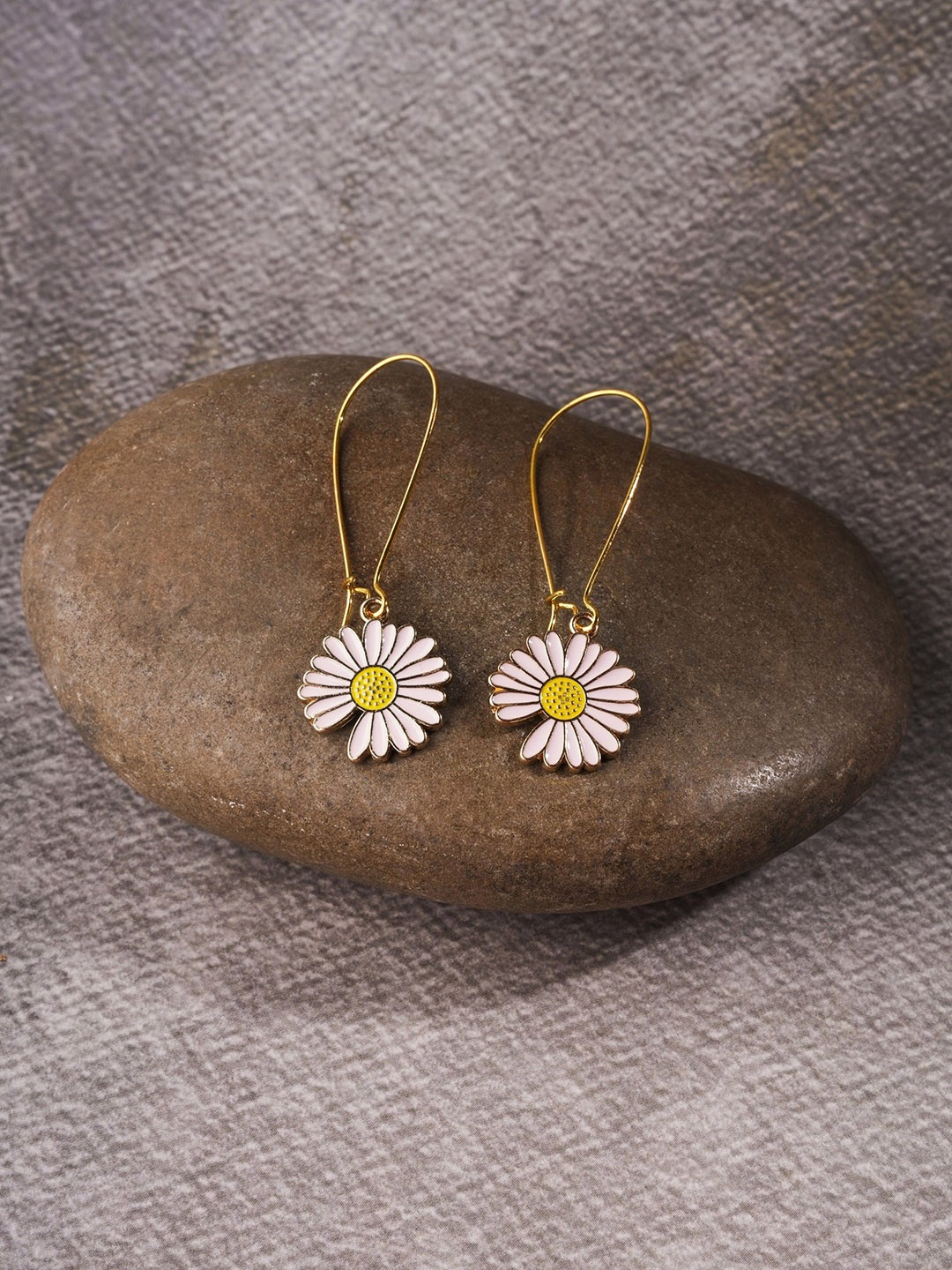 

EL REGALO Floral Shaped Drop Earrings, Gold