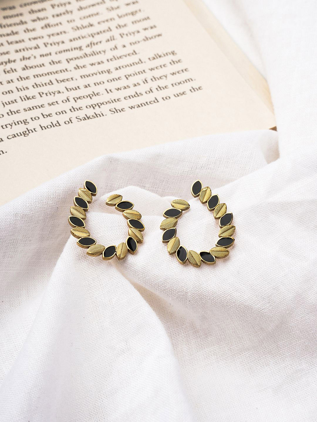 

EL REGALO Stainless Steel Stud Earrings, Gold