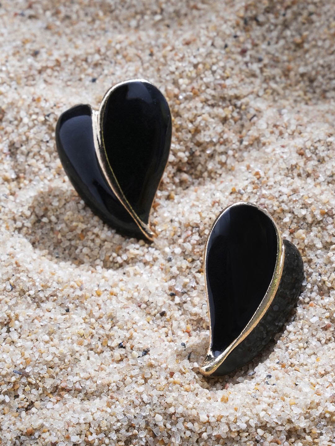 

EL REGALO Leaf Shaped Stud Earrings, Gold