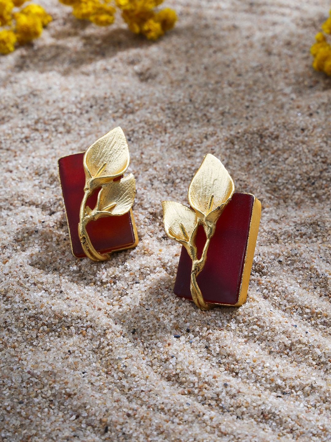 

EL REGALO Brass Contemporary Studs Earrings, Gold