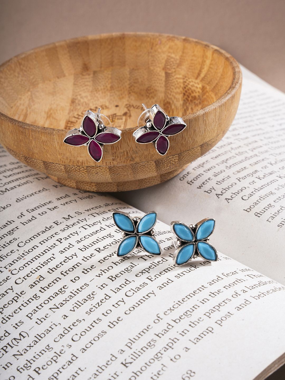 

EL REGALO Set of 2 Stone-Studded Floral Studs Earrings, Silver