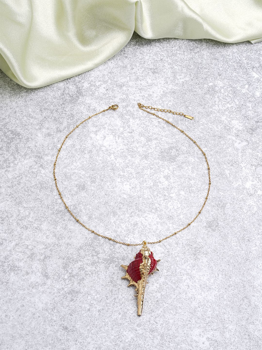 

EL REGALO Women Gold Toned Chain