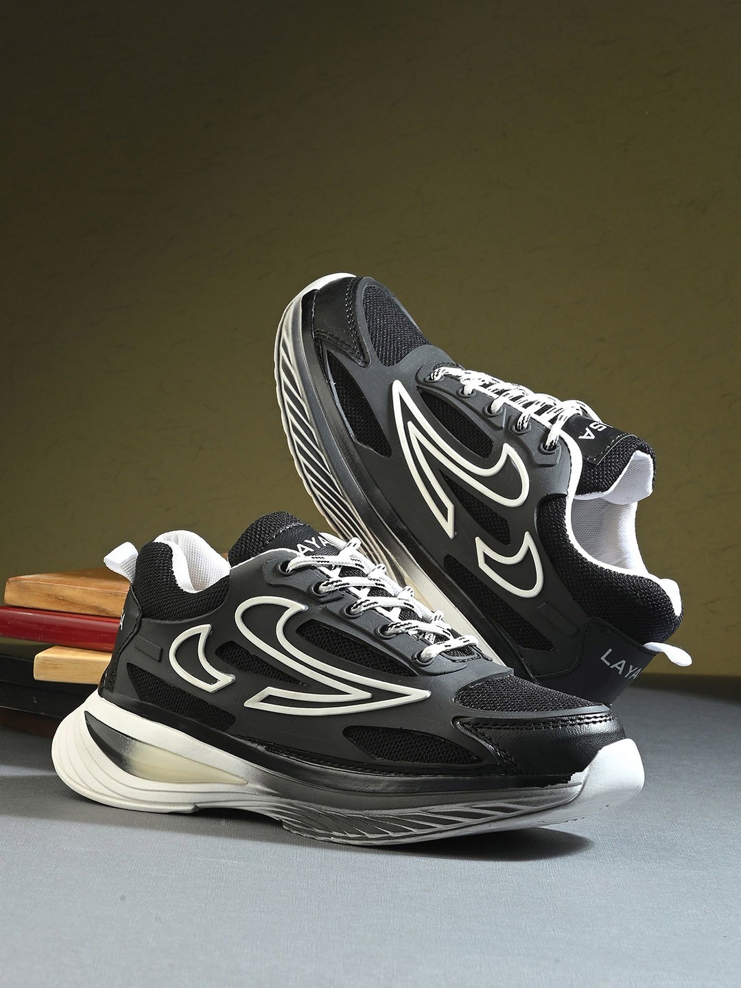 

Layasa Boys Casual Sneakers, Black