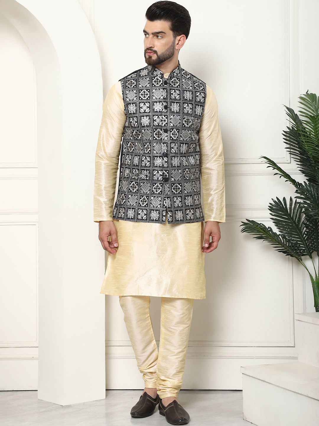 

SOJANYA Mandarin Collar Regular Straight Kurta with Churidar, Gold