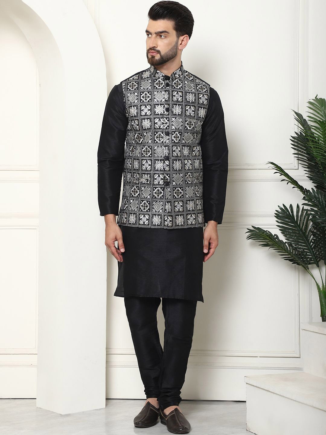 

SOJANYA Mandarin Collar Floral Regular Straight Kurta with Churidar, Black