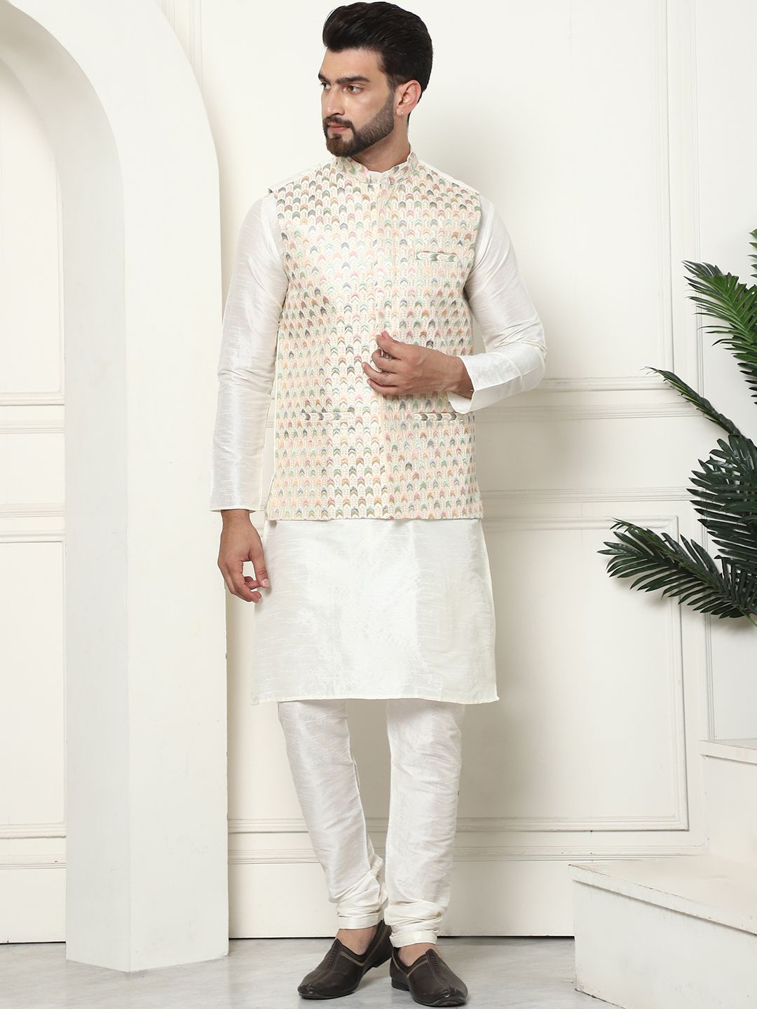 

SOJANYA Mandarin Collar Regular Straight Kurta with Churidar, Cream