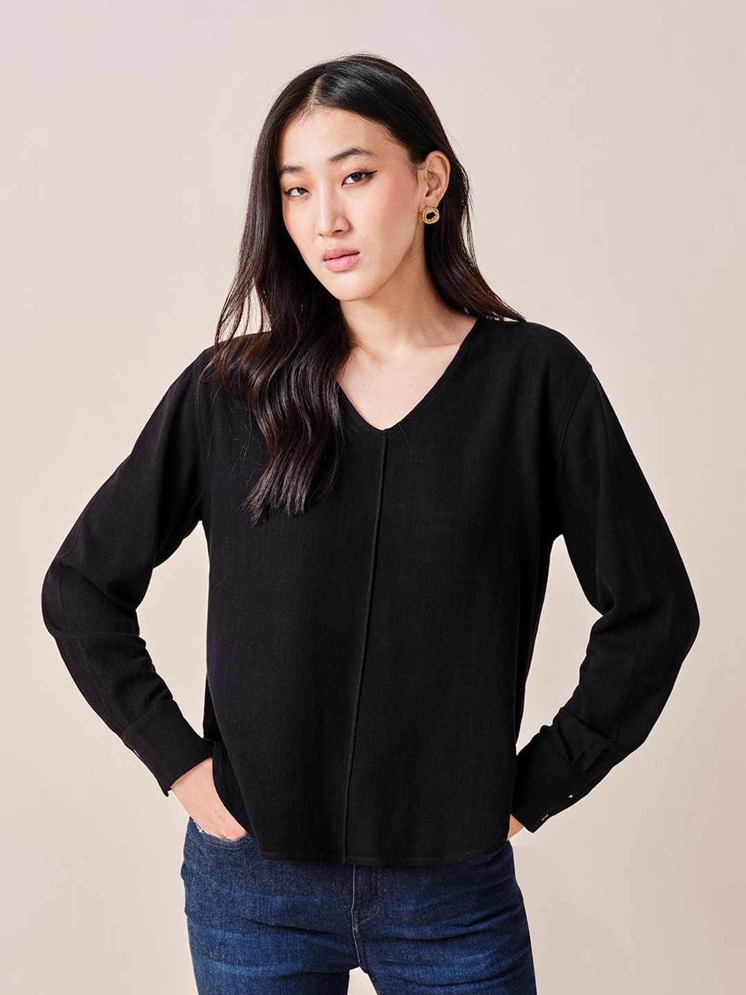 

AND V-Neck Cuffed Sleeves solid Top, Black