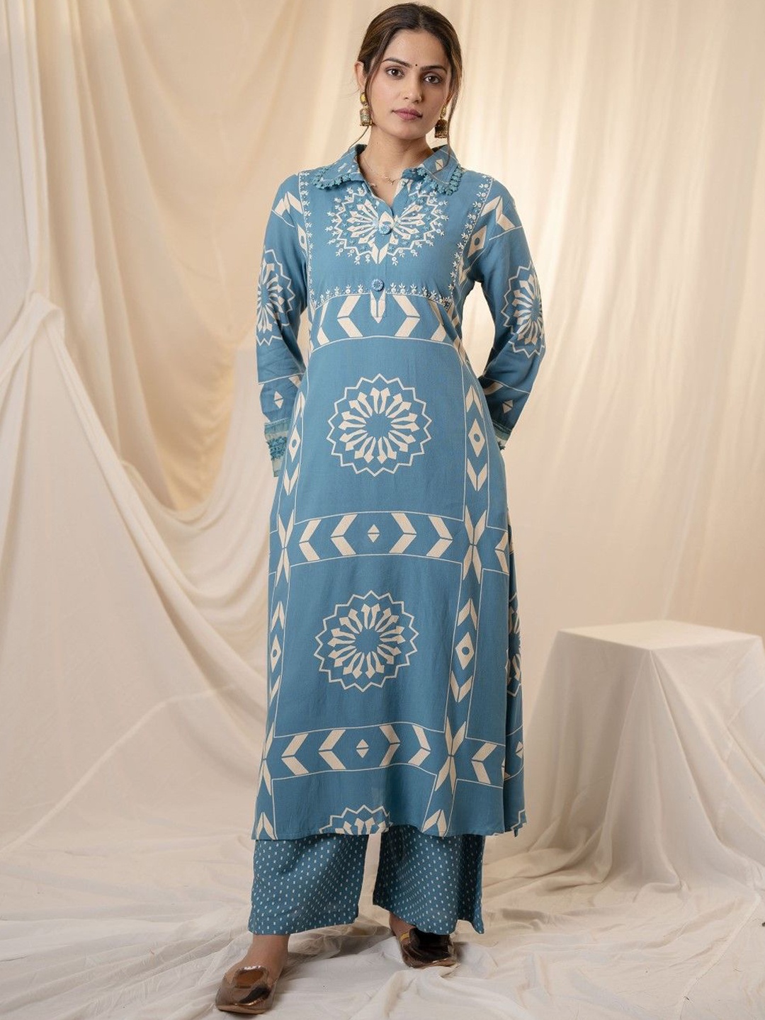 

AUTUMN LANE Sargun Saphhire Floral Printed Beads & Stones Pure Cotton Anarkali Kurta Set, Blue