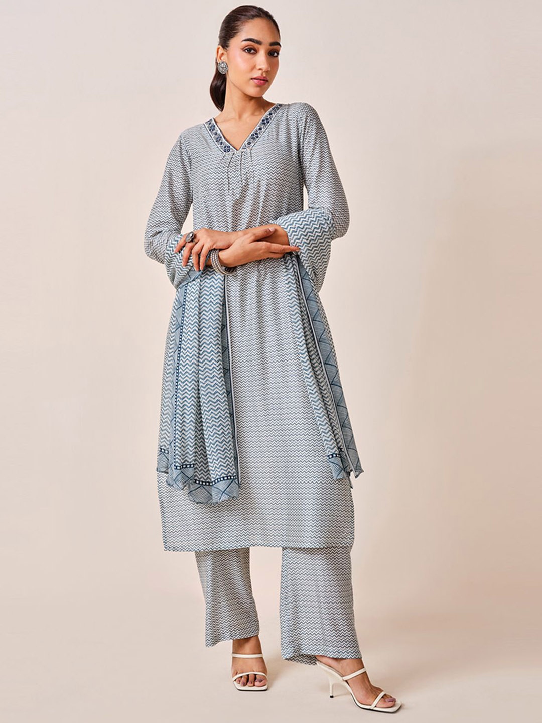 

Global Desi Geometric Printed Straight Kurta With Trouser & Dupatta, Off white