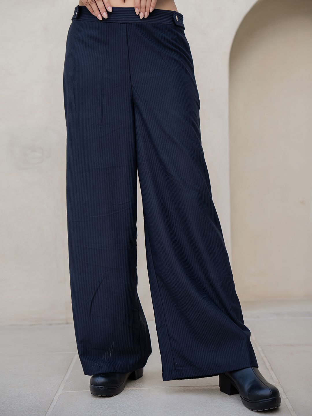 

FEATHERS CLOSET Women Relaxed Straight Fit High-Rise Easy Wash Corduroy Trousers, Black