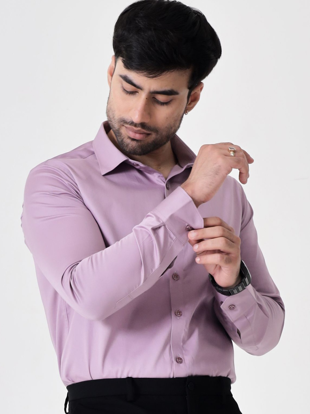 

Beyours Men Classic Opaque Casual Shirt, Lavender