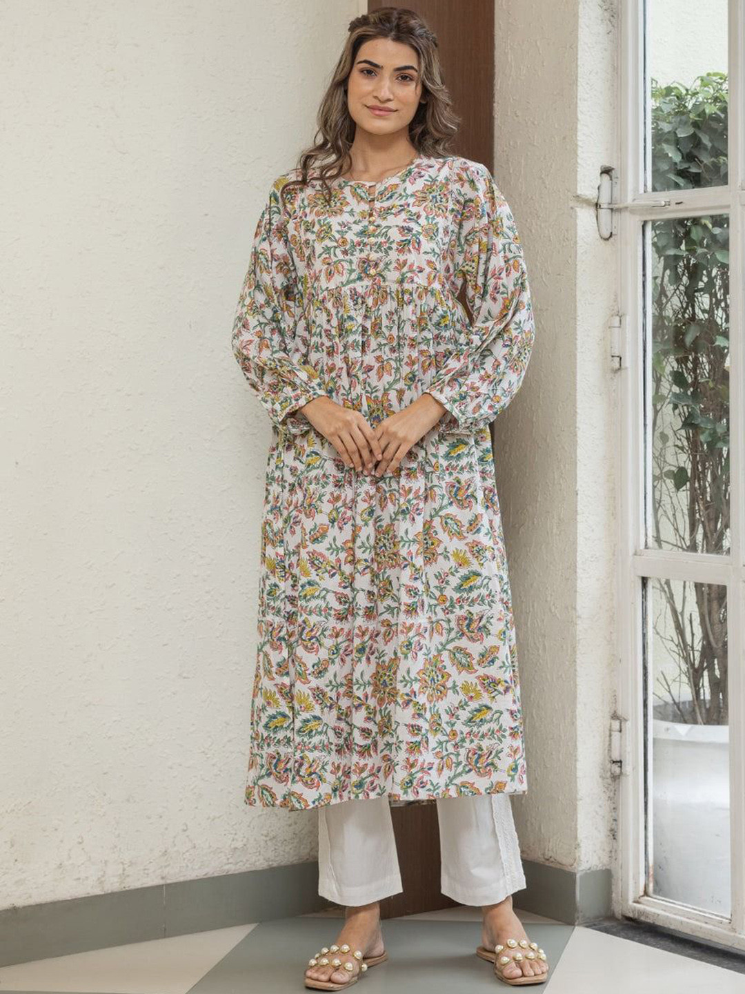 

ANUVAS Women Floral Printed Regular Pure Cotton Kurta with Trousers, White