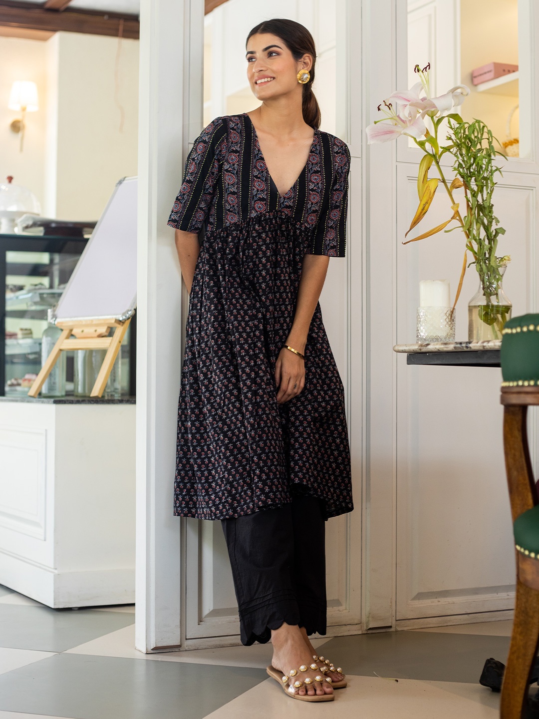 

ANUVAS Stygian Floral Printed V-Neck Pure Cotton A-Line Kurta, Black