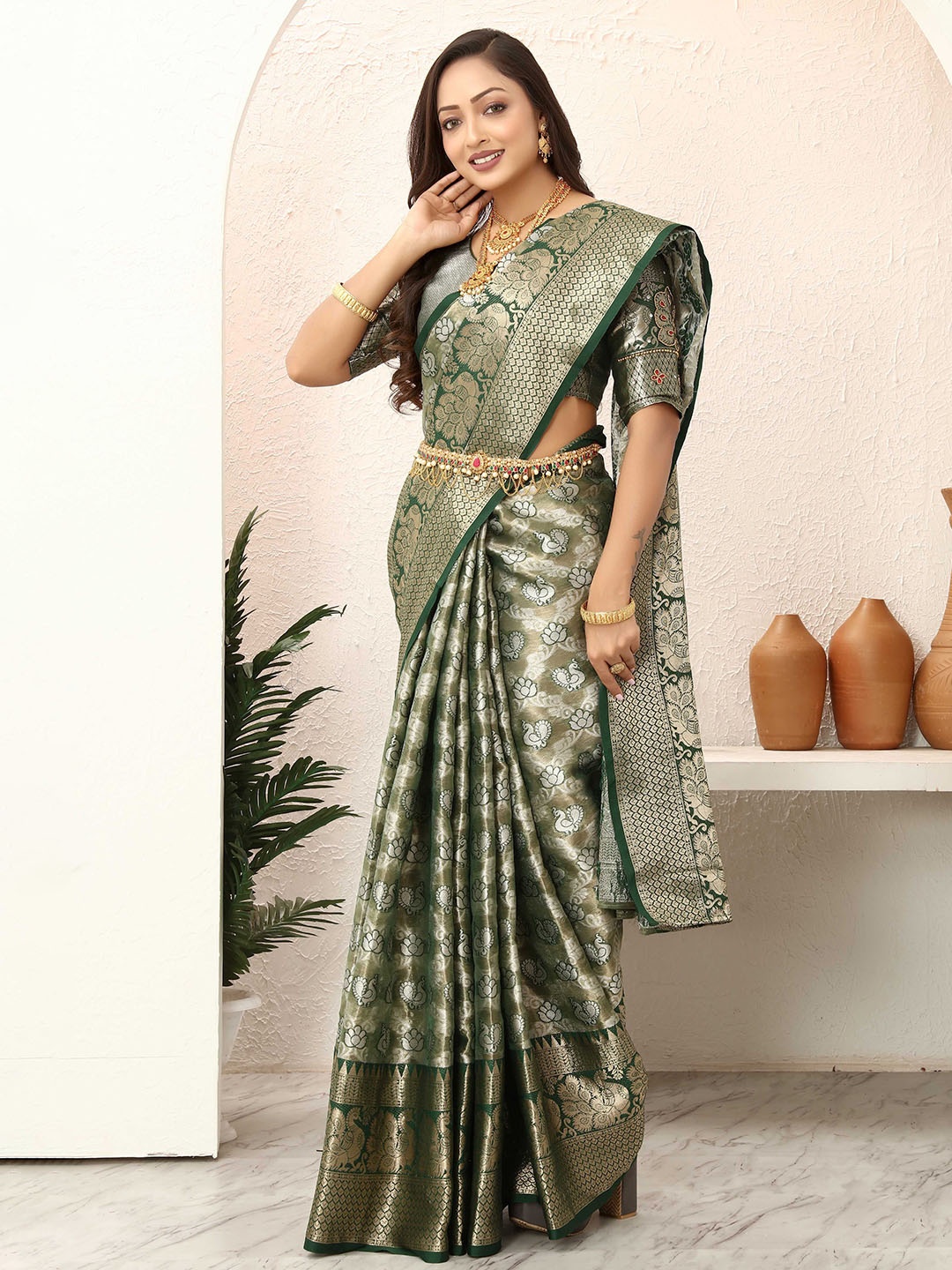 

Tankori Ethnic Motif Zari Woven Kanjeevaram Saree, Green