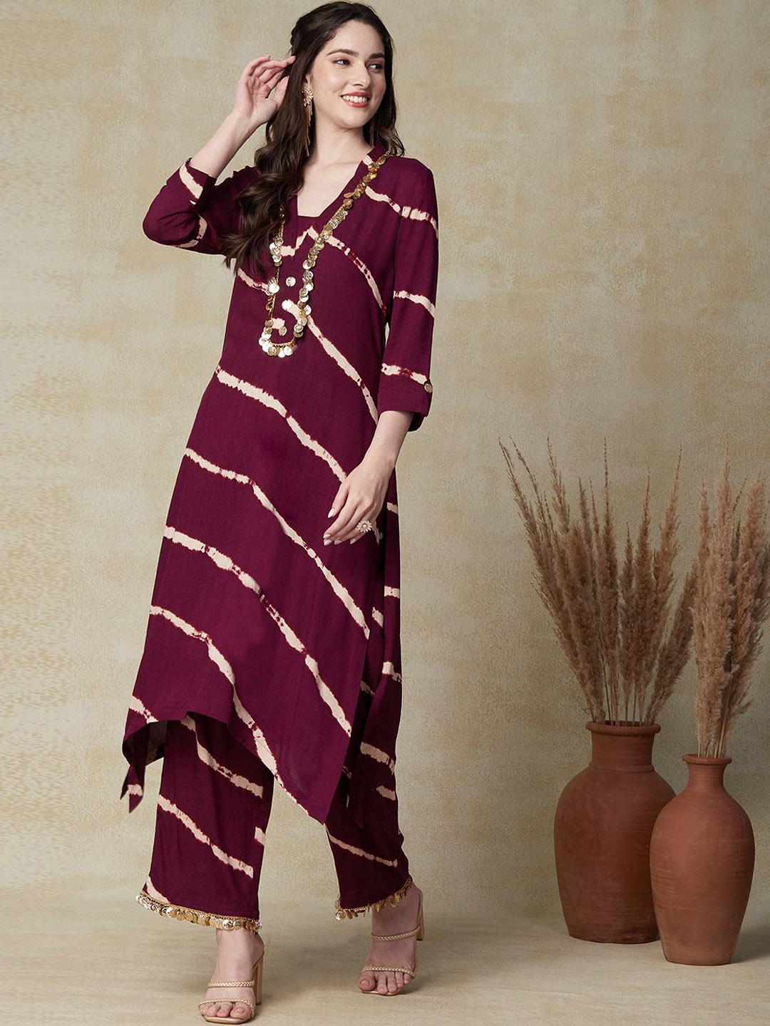 

FASHOR Leheriya Printed V-Neck Regular A-Line Kurta With Palazzos, Maroon