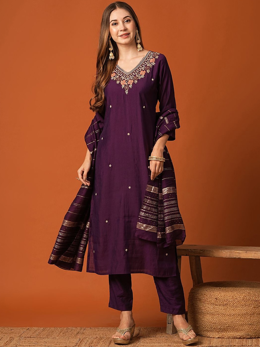 

FASHOR Floral Embroidered Zardozi Straight Kurta With Trousers & Dupatta, Burgundy