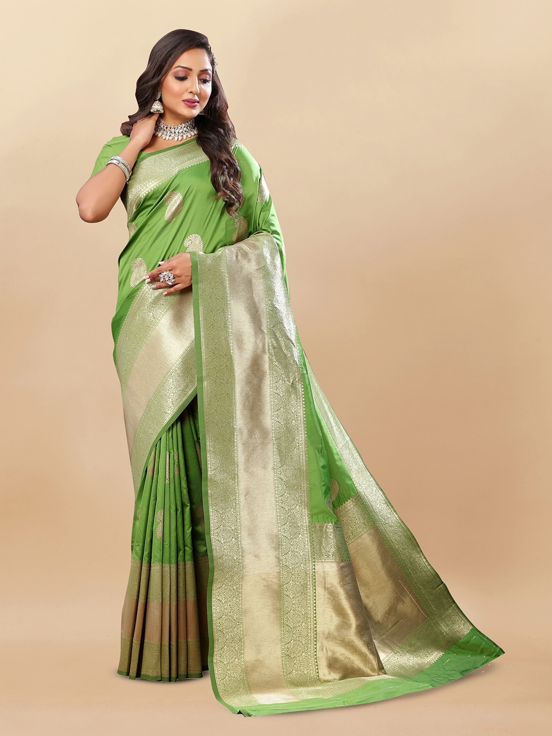 

Upalksh Paisley Motif Zari Woven Banarasi Saree, Lime green