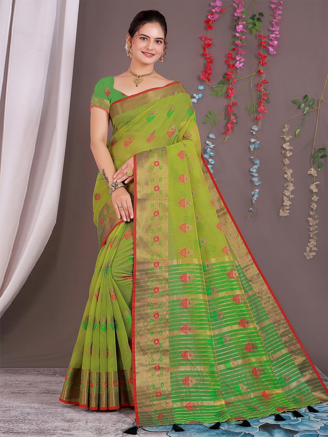 

Saree Exotica Ethnic Motif Zari Woven Saree with Tassels, Green