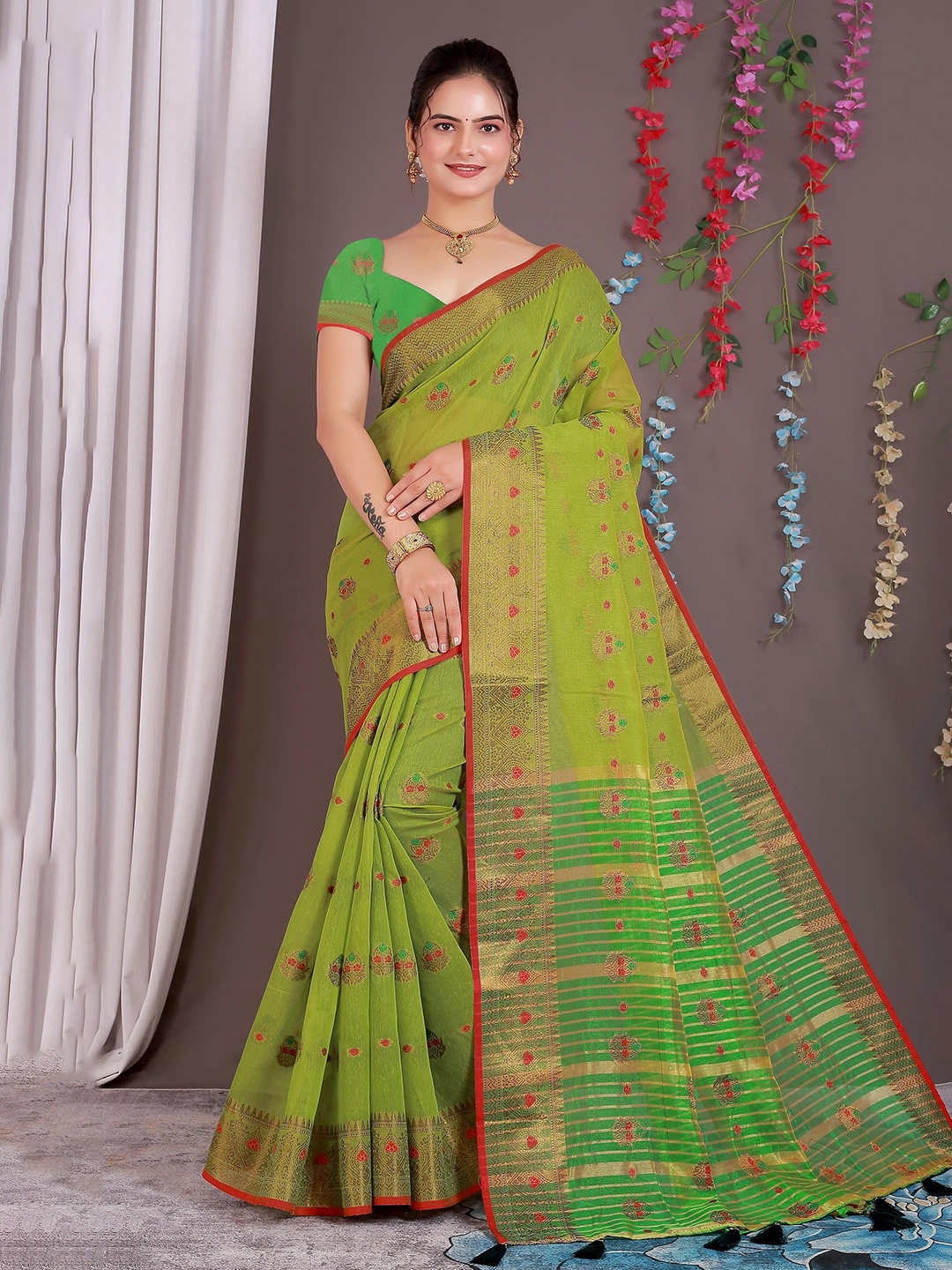 

Saree Exotica Ethnic Motif Zari Woven Tassel Saree, Green