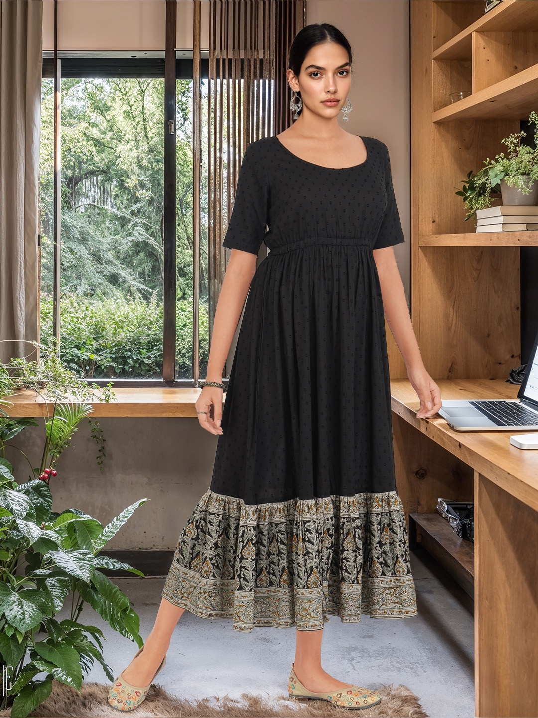 

Taavi Pure Cotton Ethnic Motifs Print Dobby A-Line Kalamkari Kurta, Black