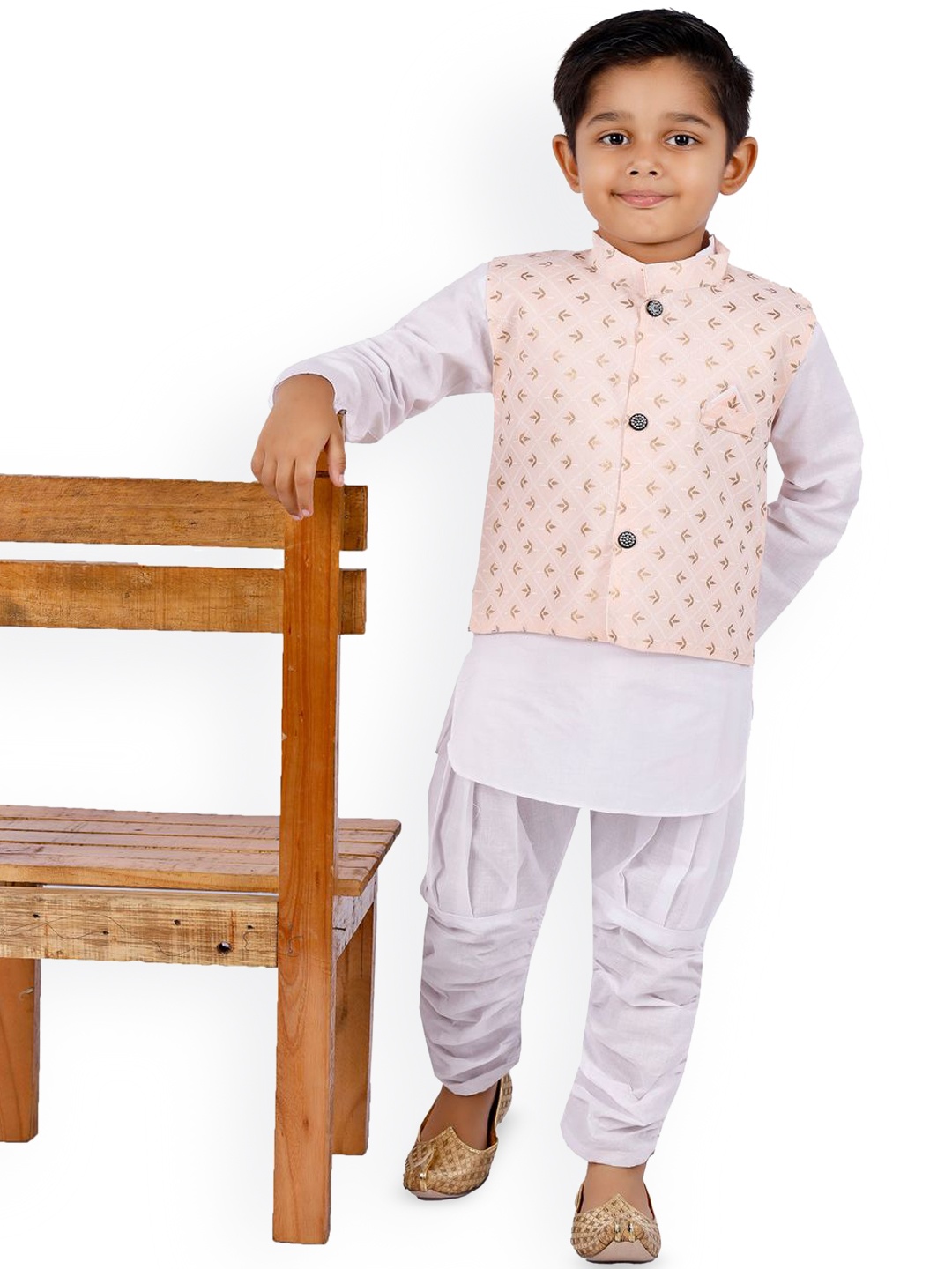 

BAESD Boys Mandarin Collar Regular Straight Kurta With Pyjamas & Jacket, White