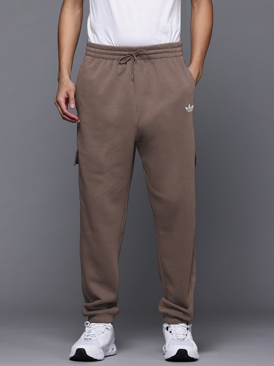 

ADIDAS Originals Unisex Basketball Cargo Sweat Pants, Brown