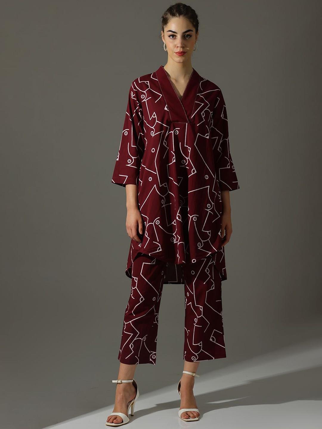 

Dora Dori Relaxed Fit Printed Pure Cotton V-Neck Kurta & Trouser Sets, Maroon