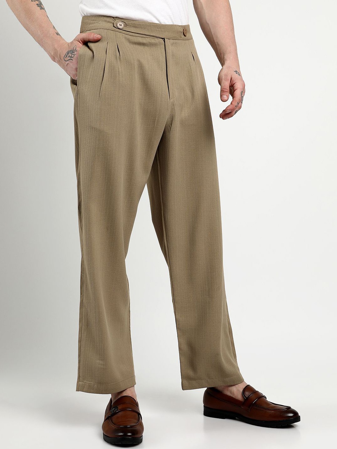 

Campus Sutra Men Comfort Easy Wash Pleated Straight Fit Trousers, Brown