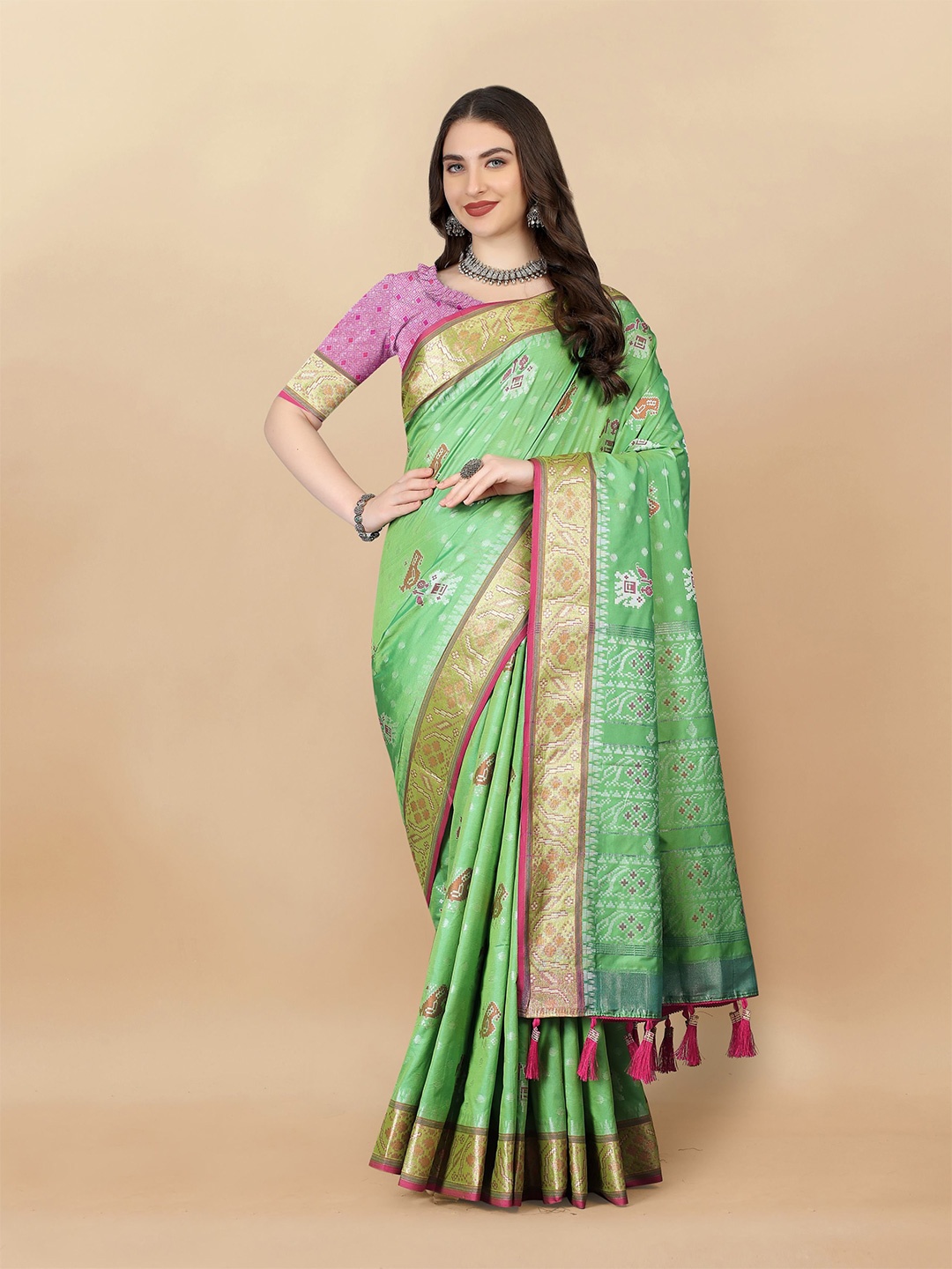 

Upalksh Woven Design Zari Banarasi Saree, Lime green