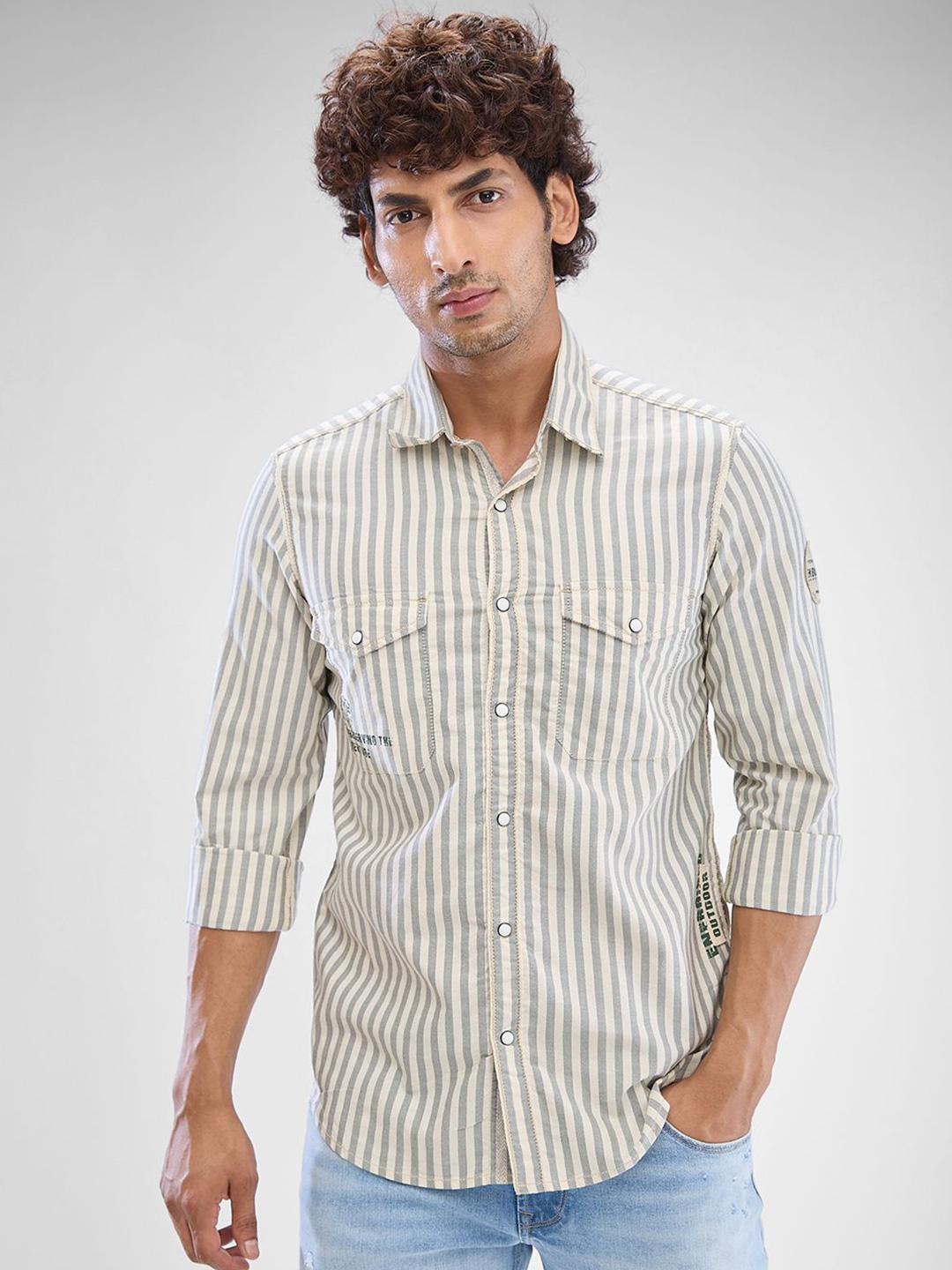 

SPYKAR Men Slim Fit Opaque Striped Spread Collar Casual Shirt, Green