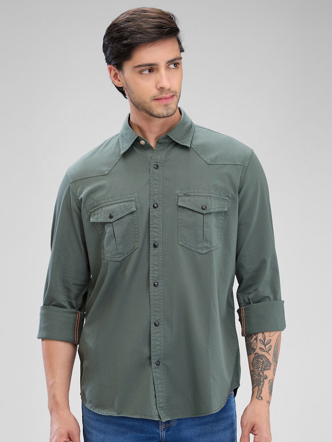 

SPYKAR Men Slim Fit Opaque Solid Spread Collar Casual Shirt, Green