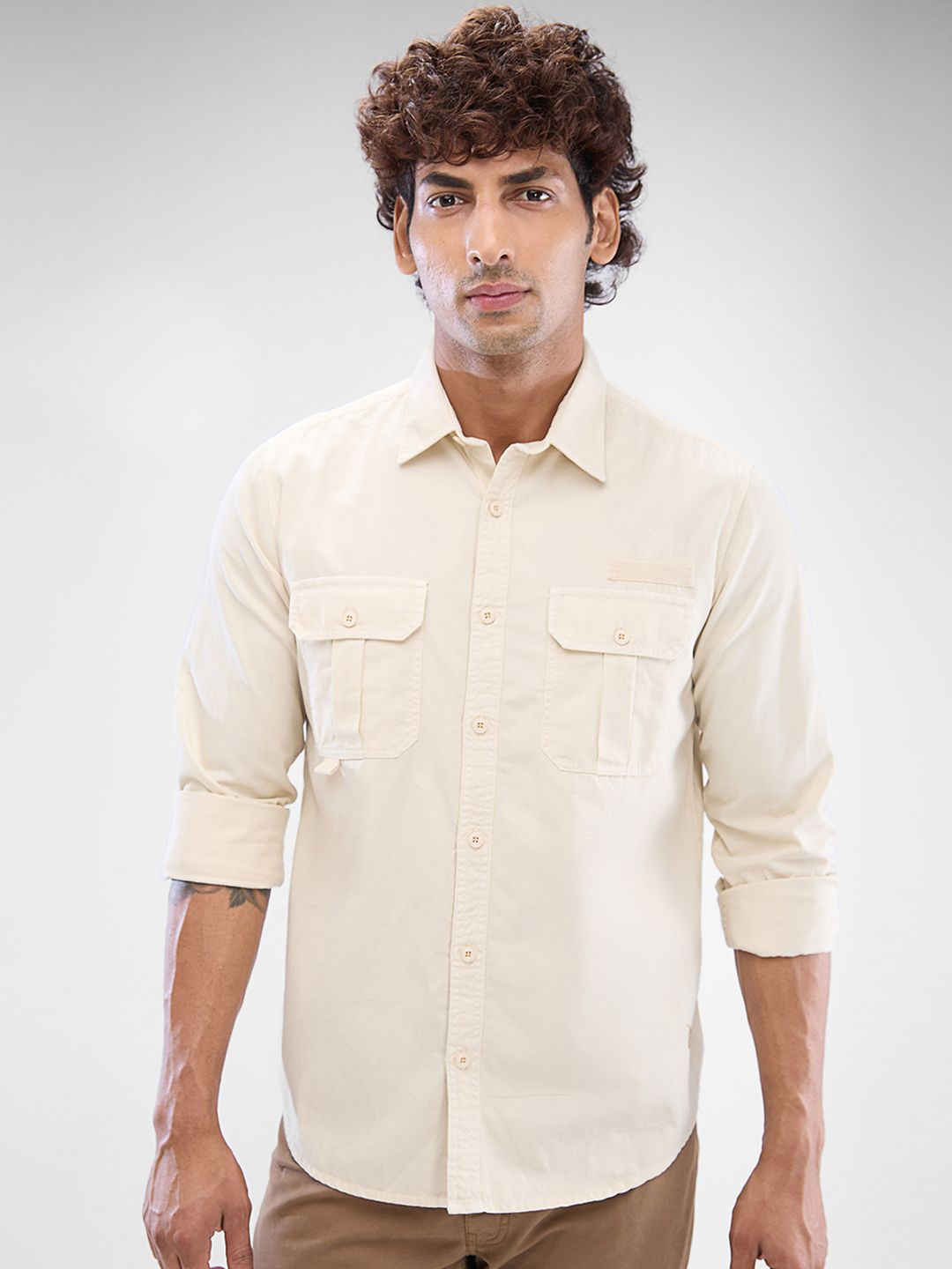 

SPYKAR Men Solid Pocket Detailing Slim Fit Casual Shirt, Off white