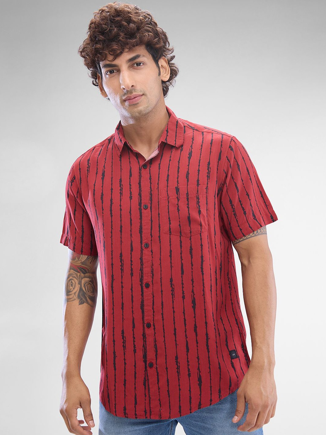 

SPYKAR Men Slim Fit Opaque Striped Spread Collar Casual Shirt, Red